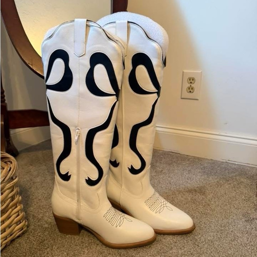 Altared state bow boots size 8 1/2 NWT
